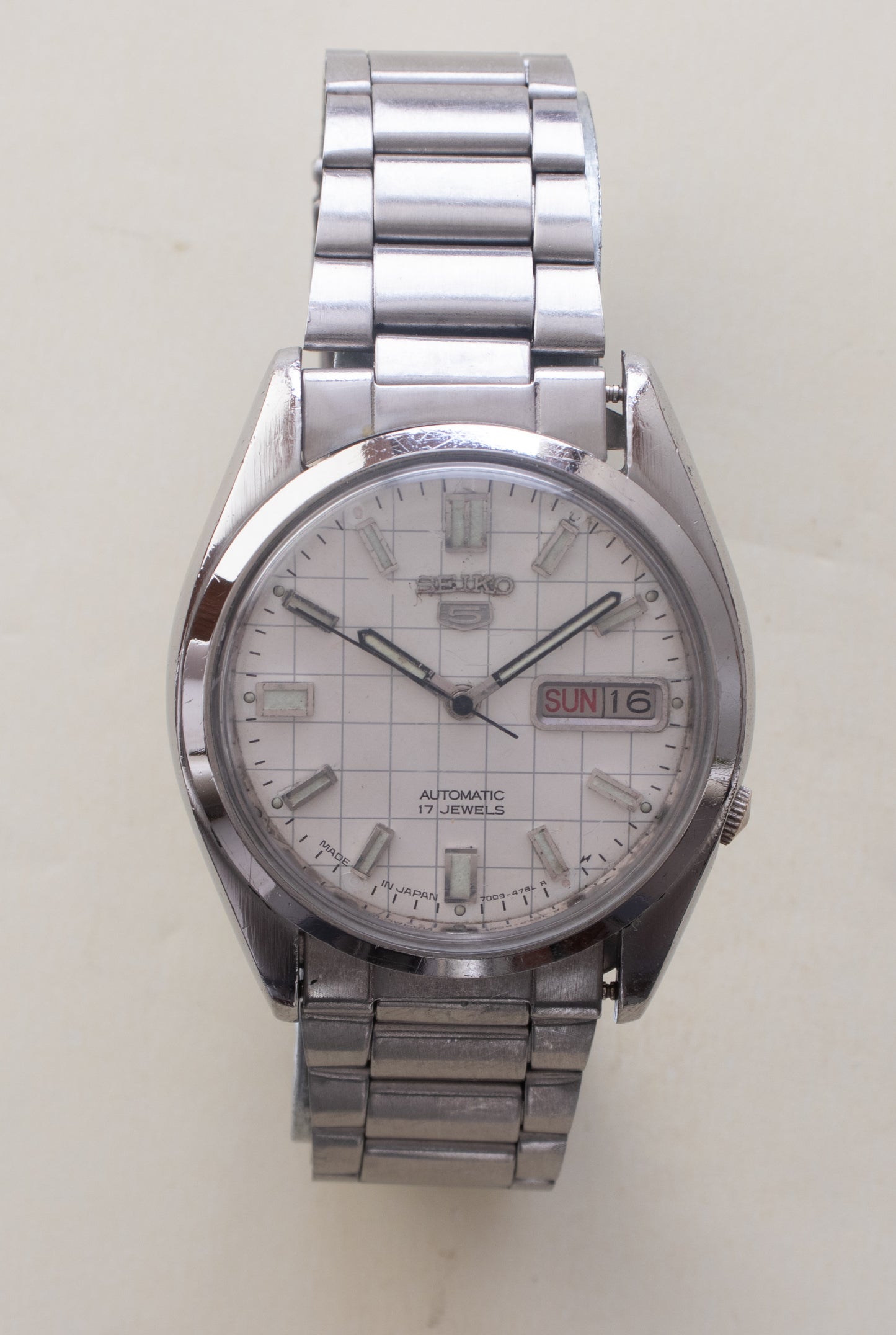VINTAGE SEIKO 5 Automatic 7009-876J White Checkerboard Dial English/Arabic Day