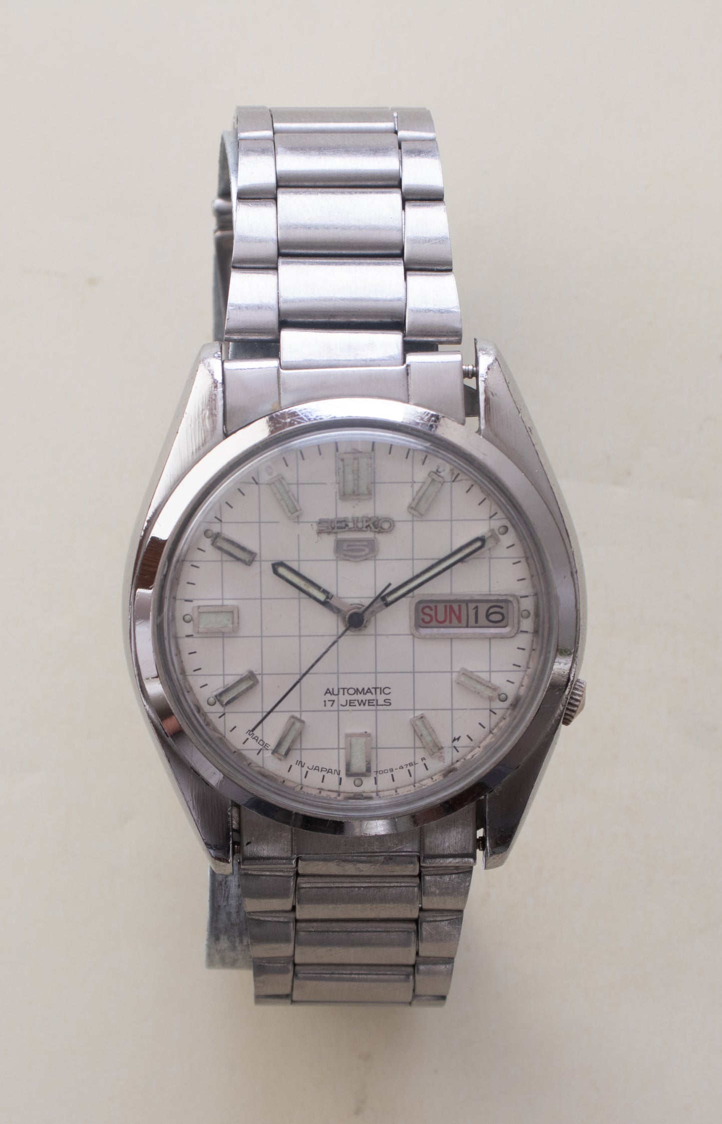 VINTAGE SEIKO 5 Automatic 7009-876J White Checkerboard Dial English/Arabic Day