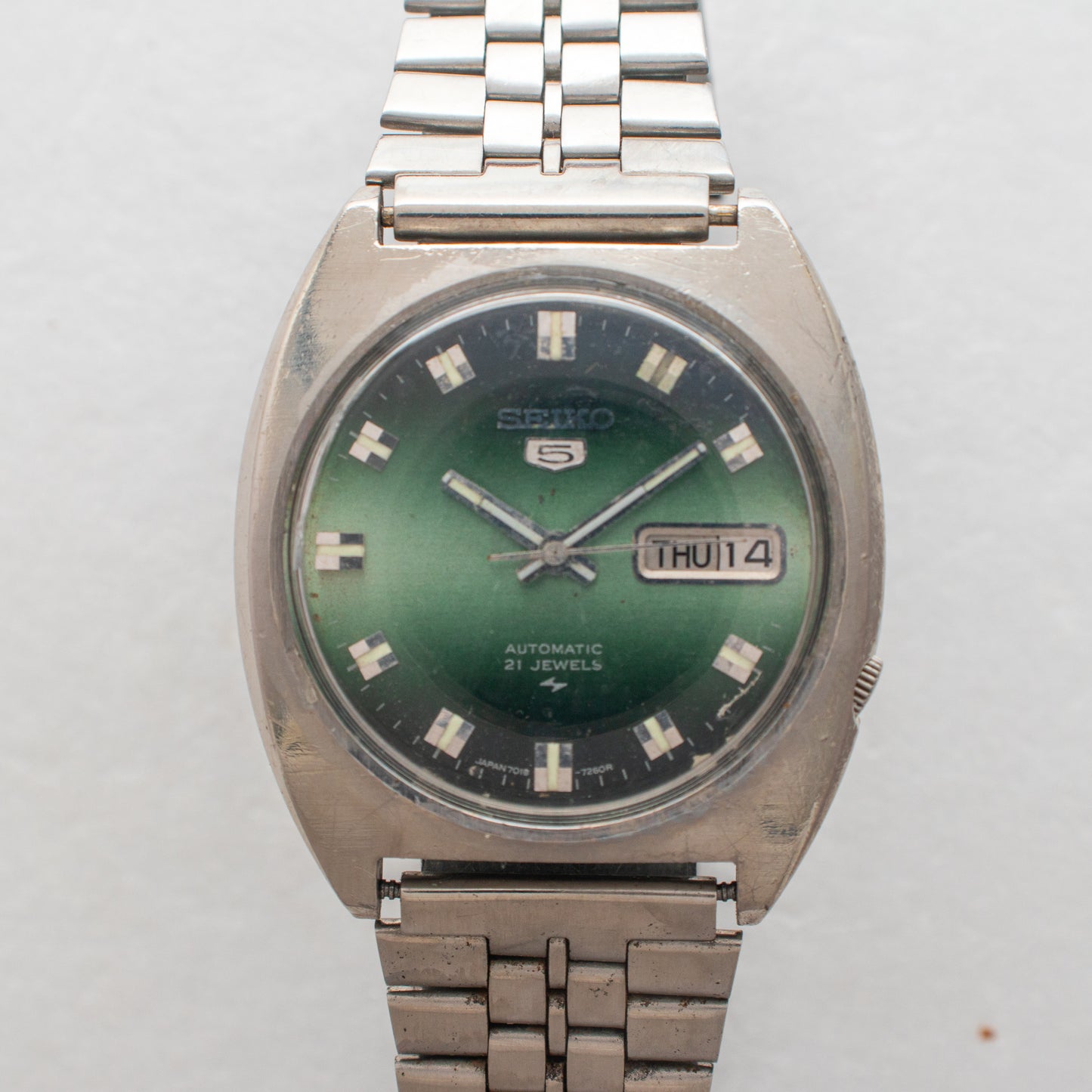 Vintage Seiko 5 Automatic 7019-7190 Green Gradient Dial Cushion Case Men's Watch