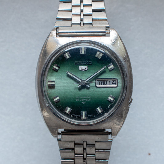 Vintage Seiko 5 Automatic 7019-7190 Green Gradient Dial Cushion Case Men's Watch