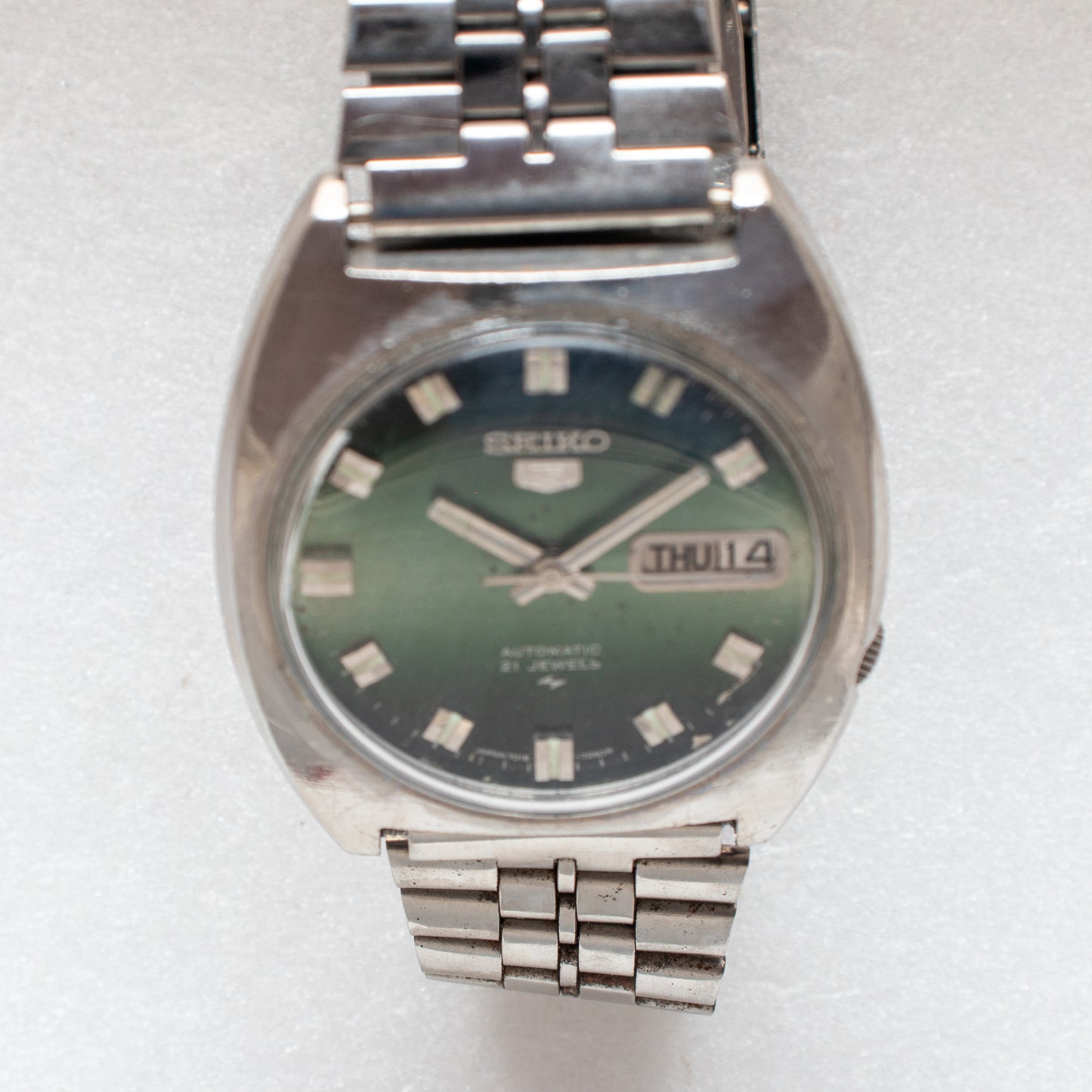 Vintage Seiko 5 Automatic 7019-7190 Green Gradient Dial Cushion Case Men's Watch