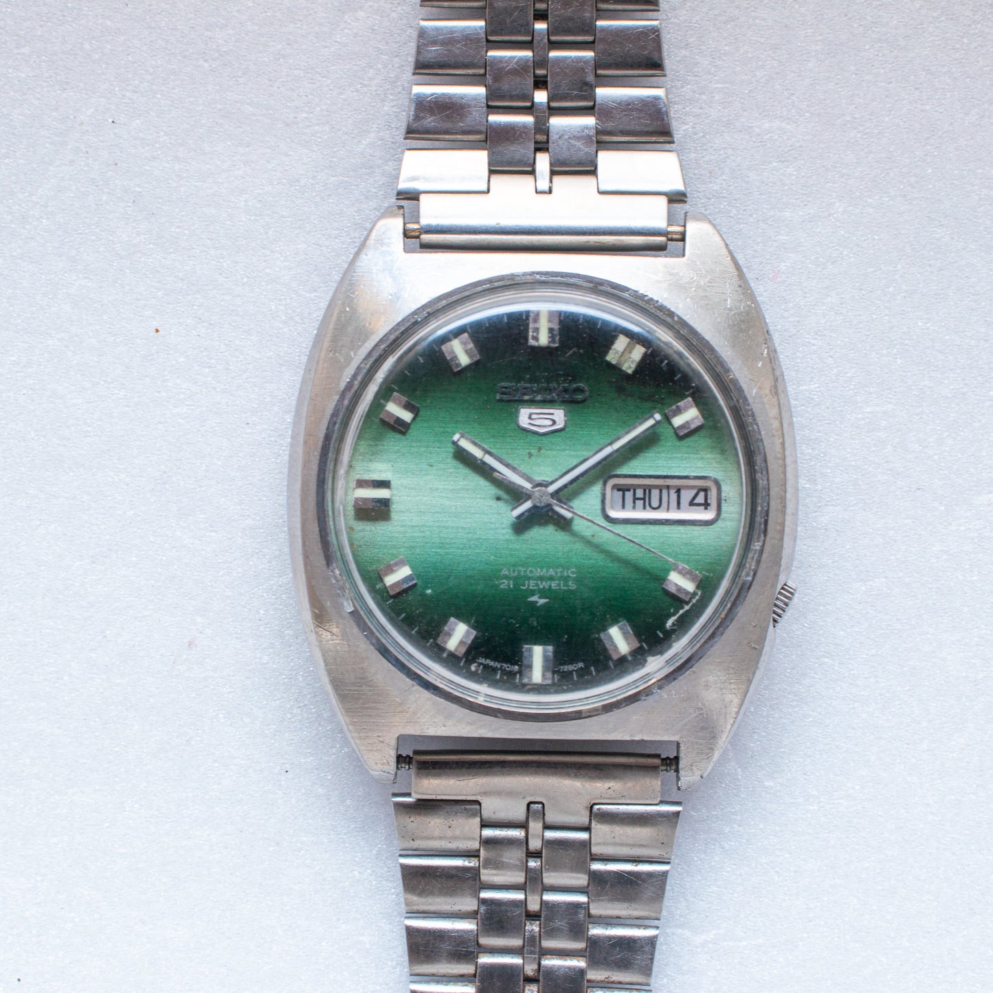 Vintage Seiko 5 Automatic 7019-7190 Green Gradient Dial Cushion Case Men's Watch