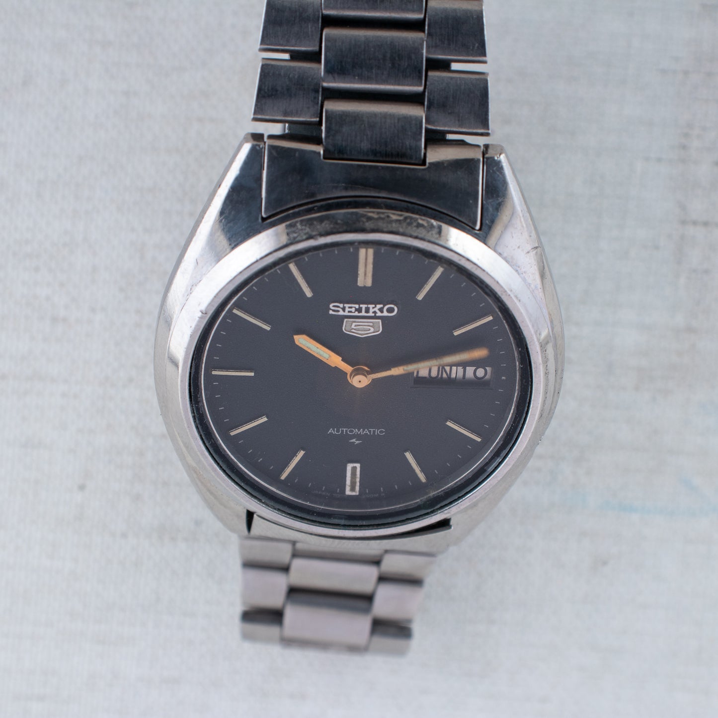 Vintage Seiko 5 Automatic Men's Watch | Black Dial 7009-3040 English/Italian Day