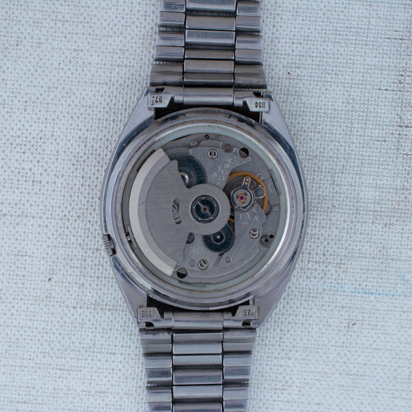 Vintage Seiko 5 Automatic Men's Watch | Black Dial 7009-3040 English/Italian Day