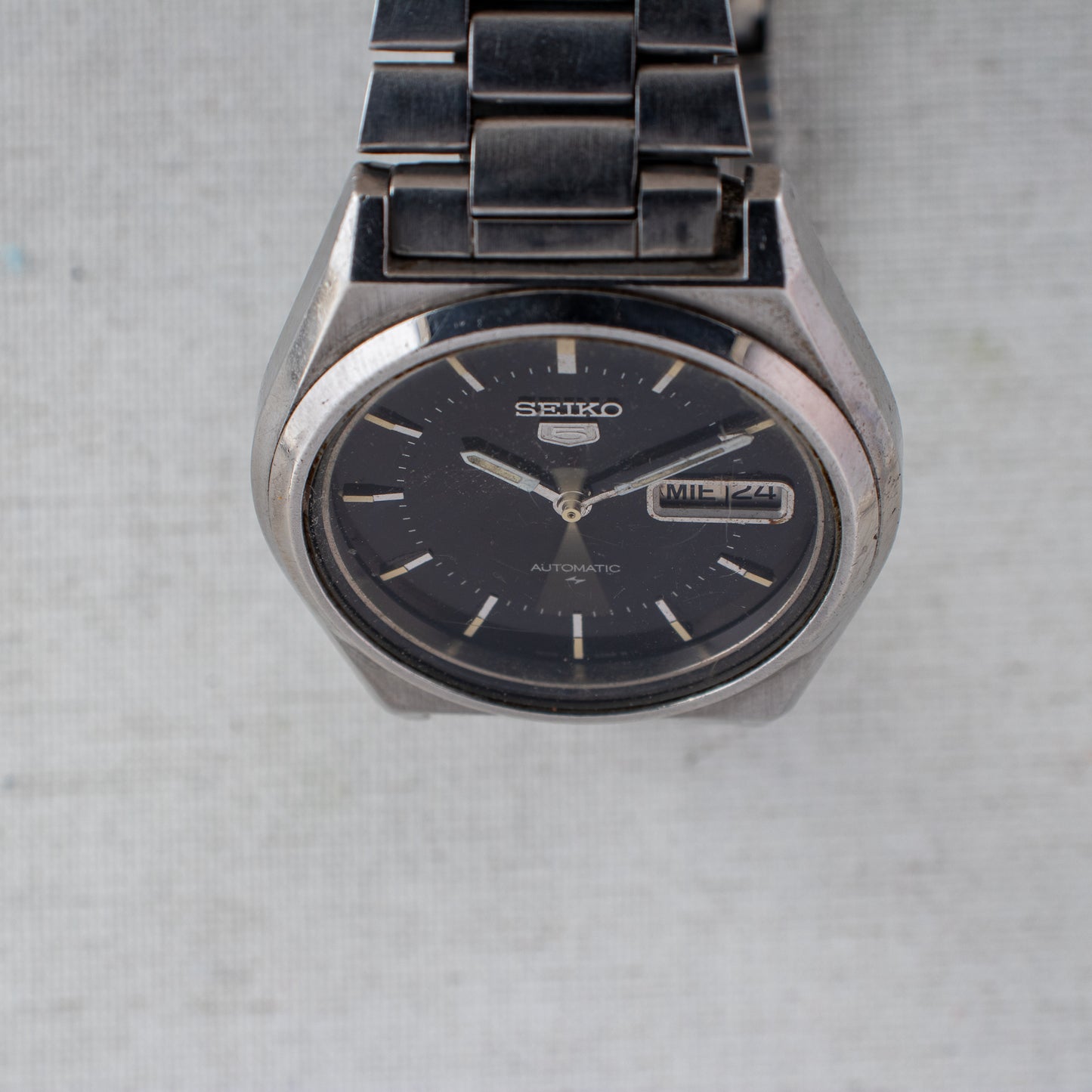 Vintage Seiko 5 Automatic Men's Watch | Black Dial 7009-8760 English/Spanish Day
