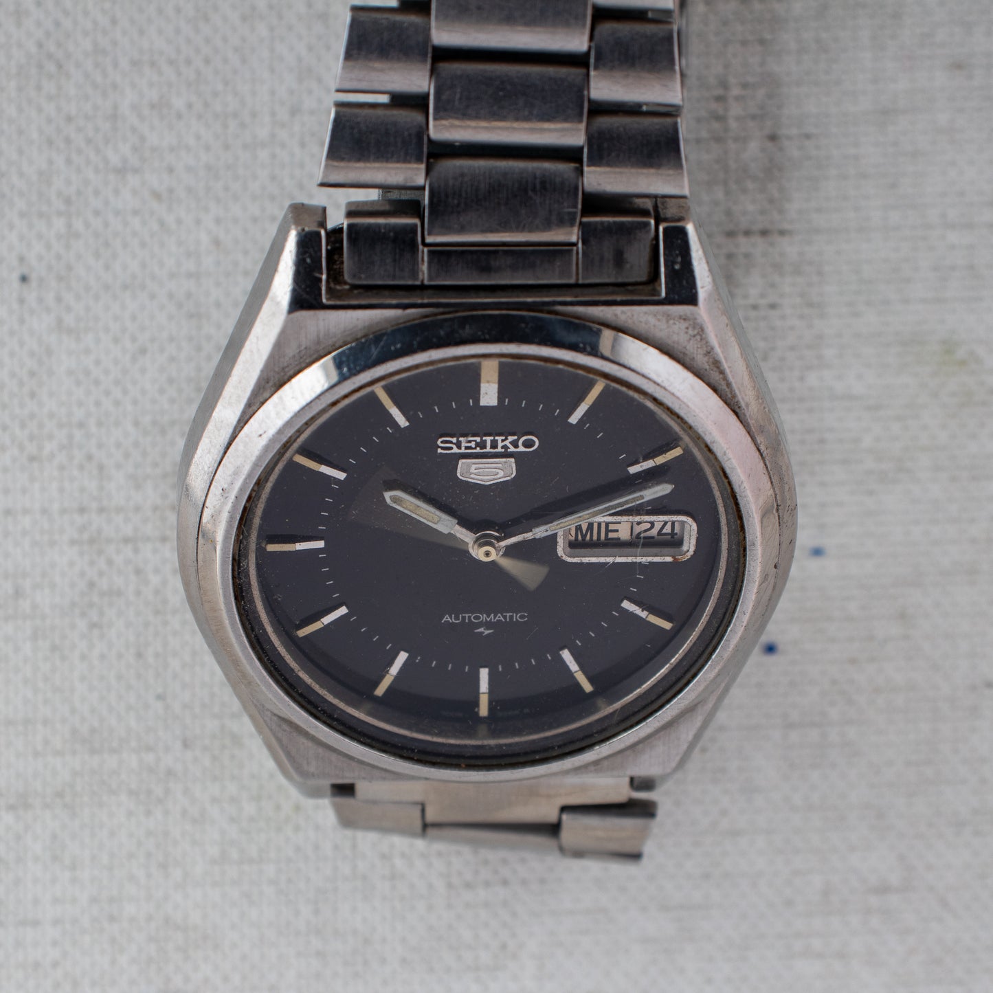Vintage Seiko 5 Automatic Men's Watch | Black Dial 7009-8760 English/Spanish Day