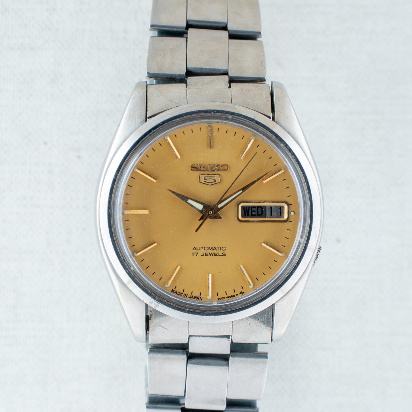 Vintage Seiko 5 Automatic Men's Watch | Gold Dial 7009-821J English/Arabic Day