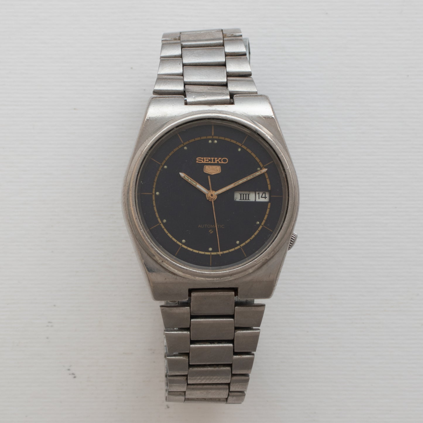 Vintage Seiko 5 Automatic Men's Watch 7009-5180 Dark Dial Gold Ring Roman Day