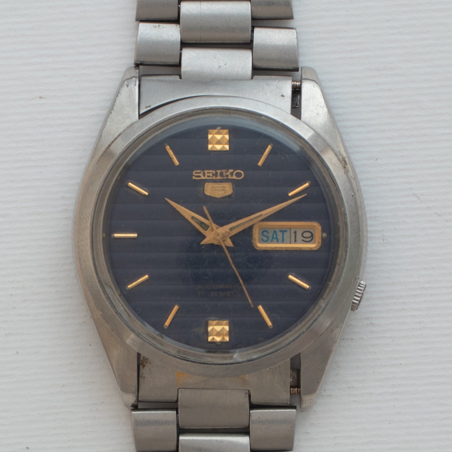 Vintage Seiko 5 Automatic Men's Watch 7009-821J Dark Striped Dial Gold Accents