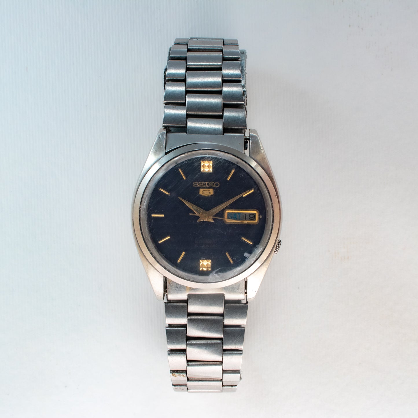 Vintage Seiko 5 Automatic Men's Watch 7009-821J Dark Striped Dial Gold Accents