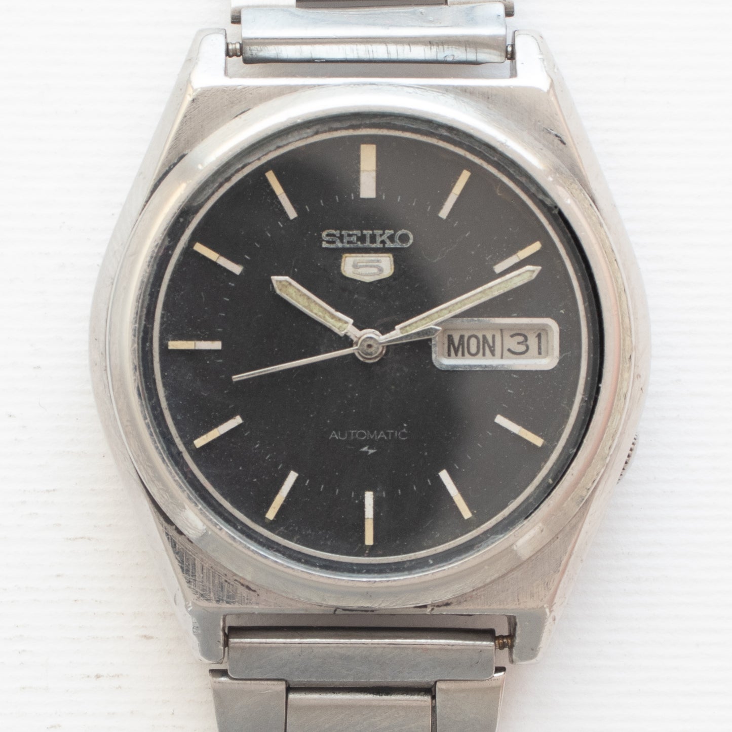 Vintage Seiko 5 Automatic Men's Watch 7009-8760 Black Dial Silver Accents 17J