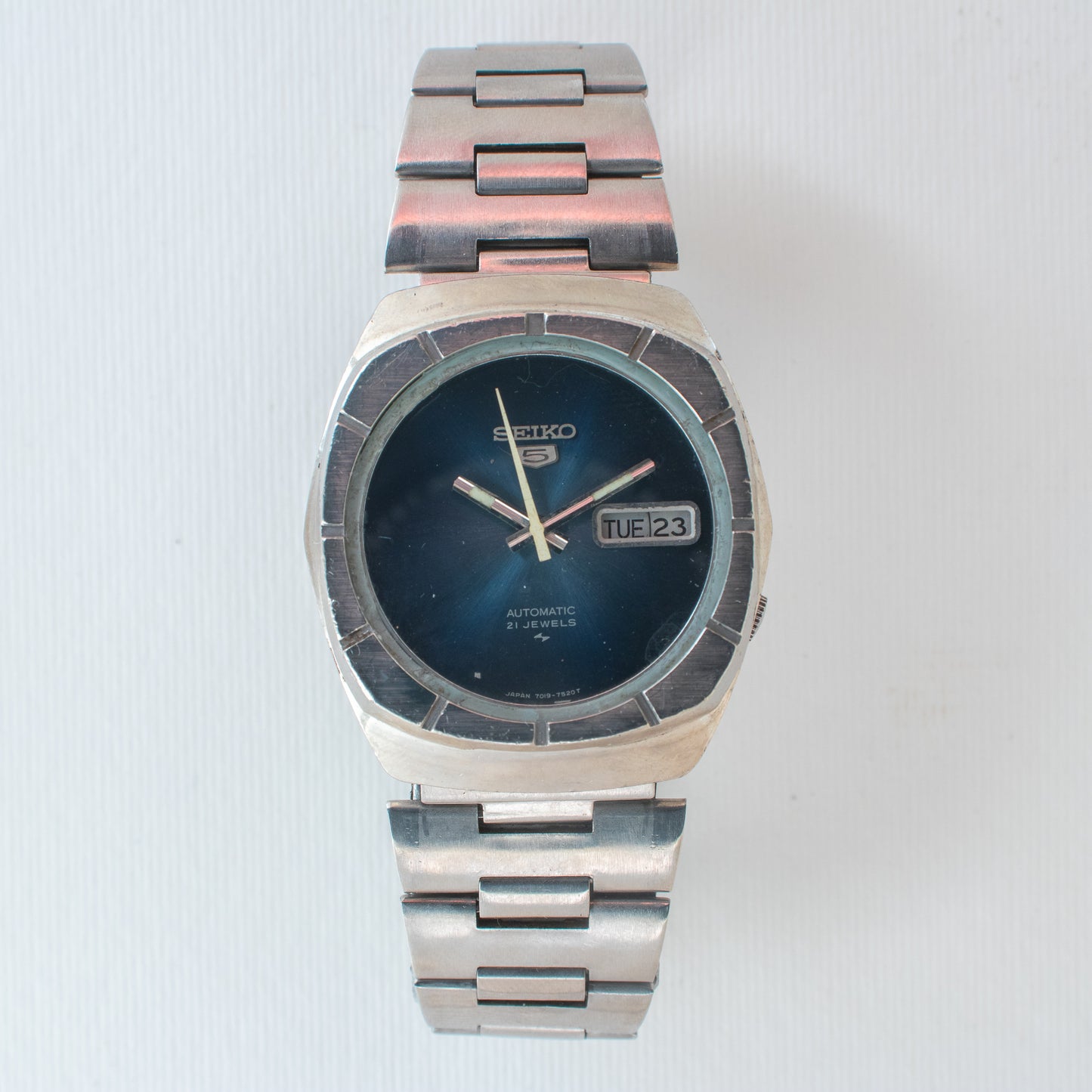Vintage Seiko 5 Automatic Men's Watch 7019-7370 Blue Gradient Dial 21 Jewels Rare