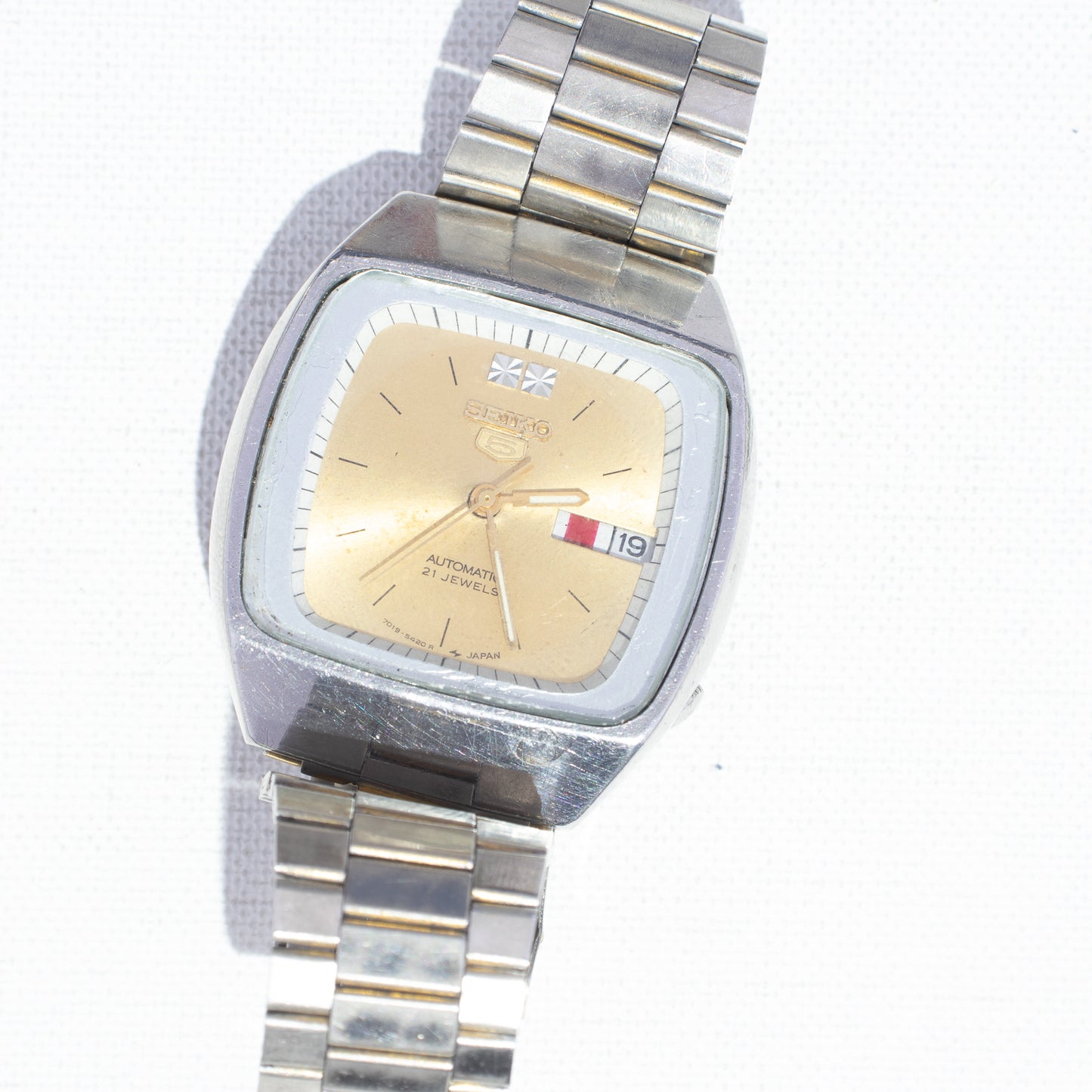 Vintage Seiko 5 Automatic TV Case 7019-5420 R Watch Mustard Yellow Dial Day Date