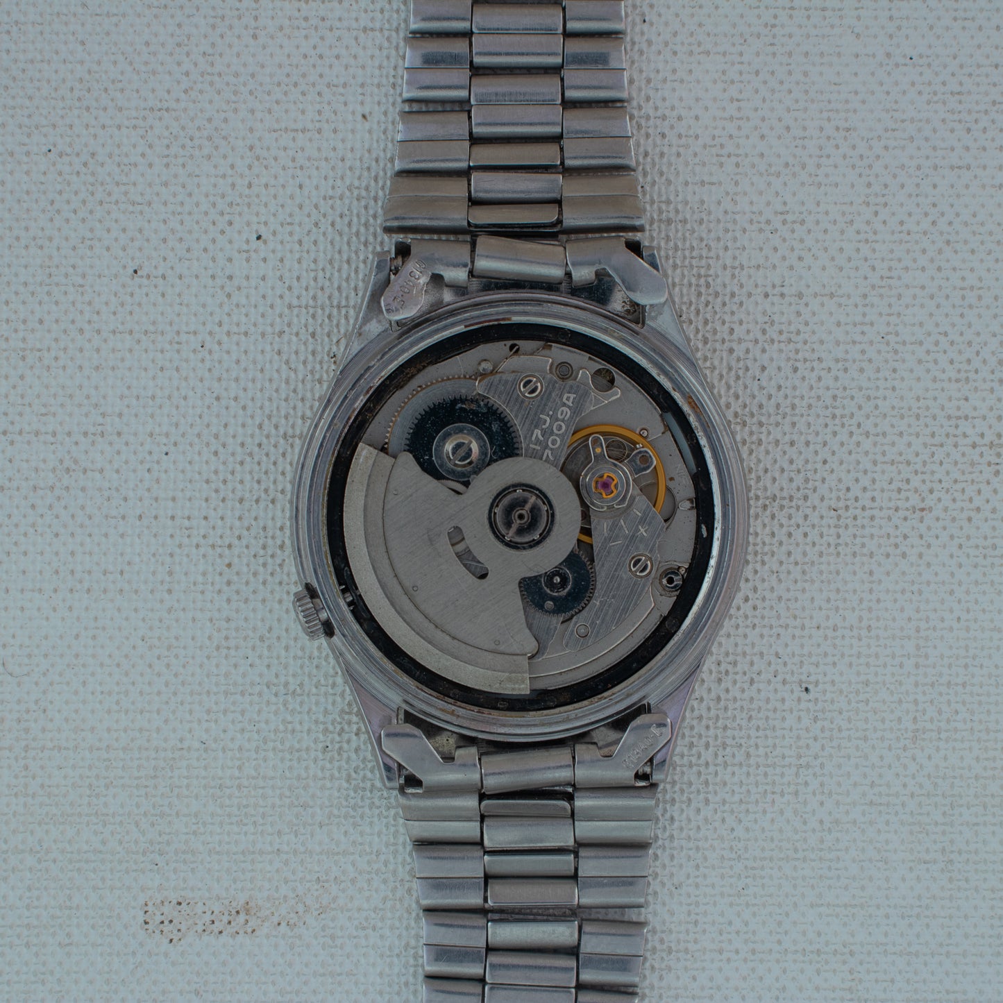 Vintage Seiko 5 Automatic Watch 7009-3100, Striking White Dial Gold Accents