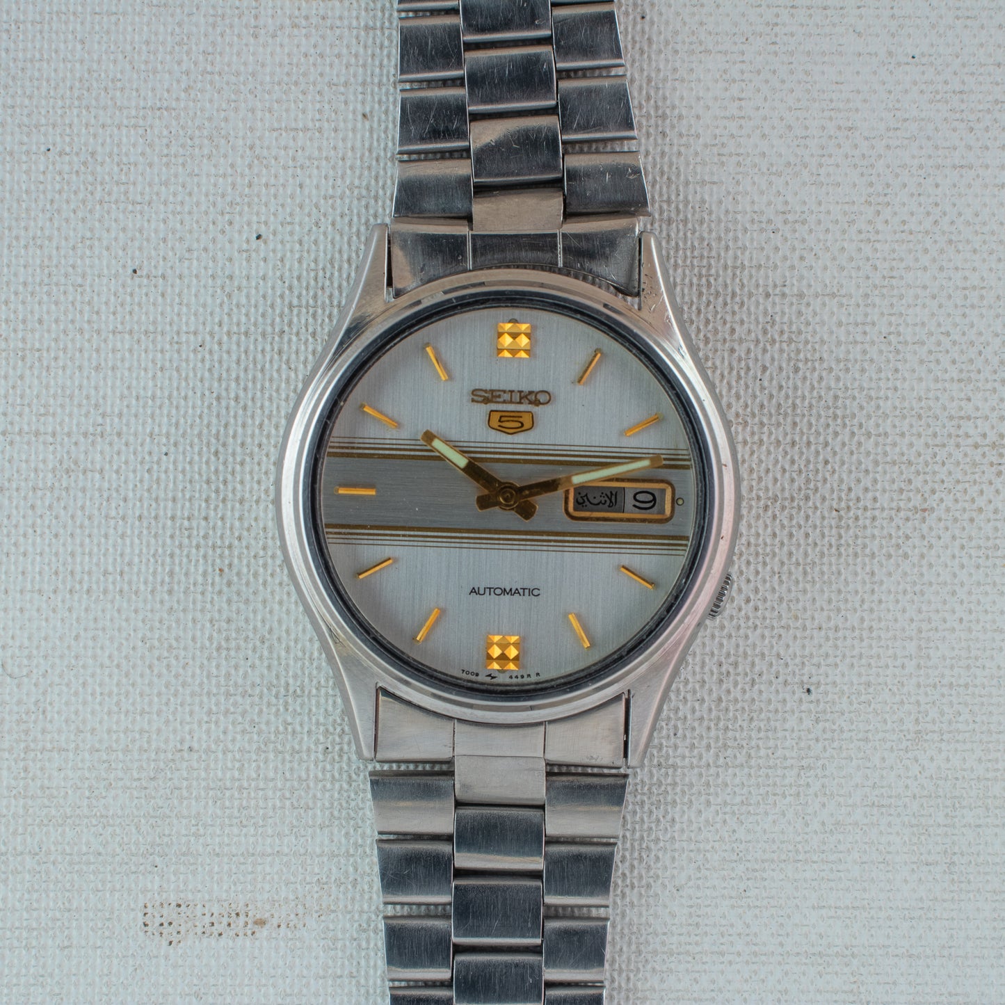 Vintage Seiko 5 Automatic Watch 7009-3100, Striking White Dial Gold Accents
