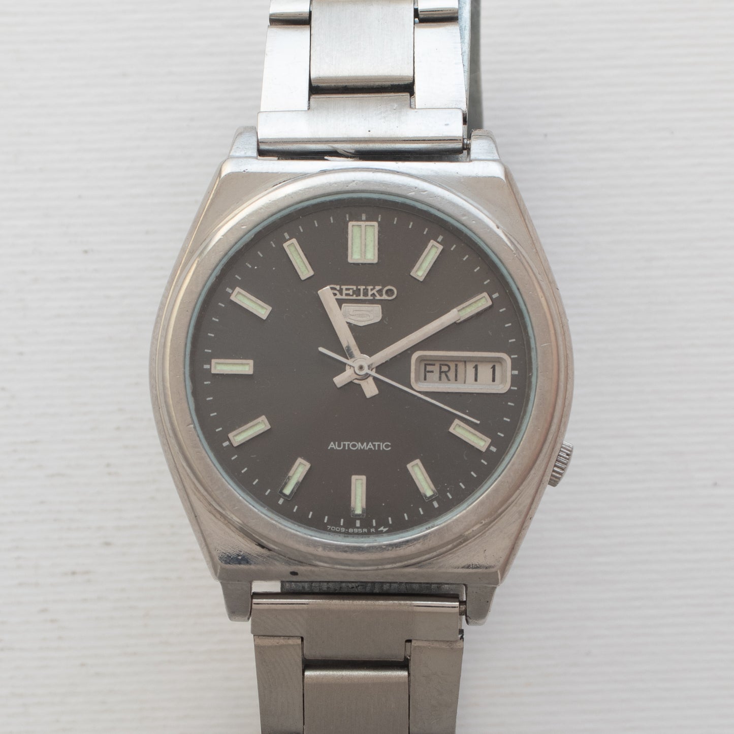 Vintage Seiko 5 Automatic Watch 7009-8720 Black Dial English/Arabic Day 17J
