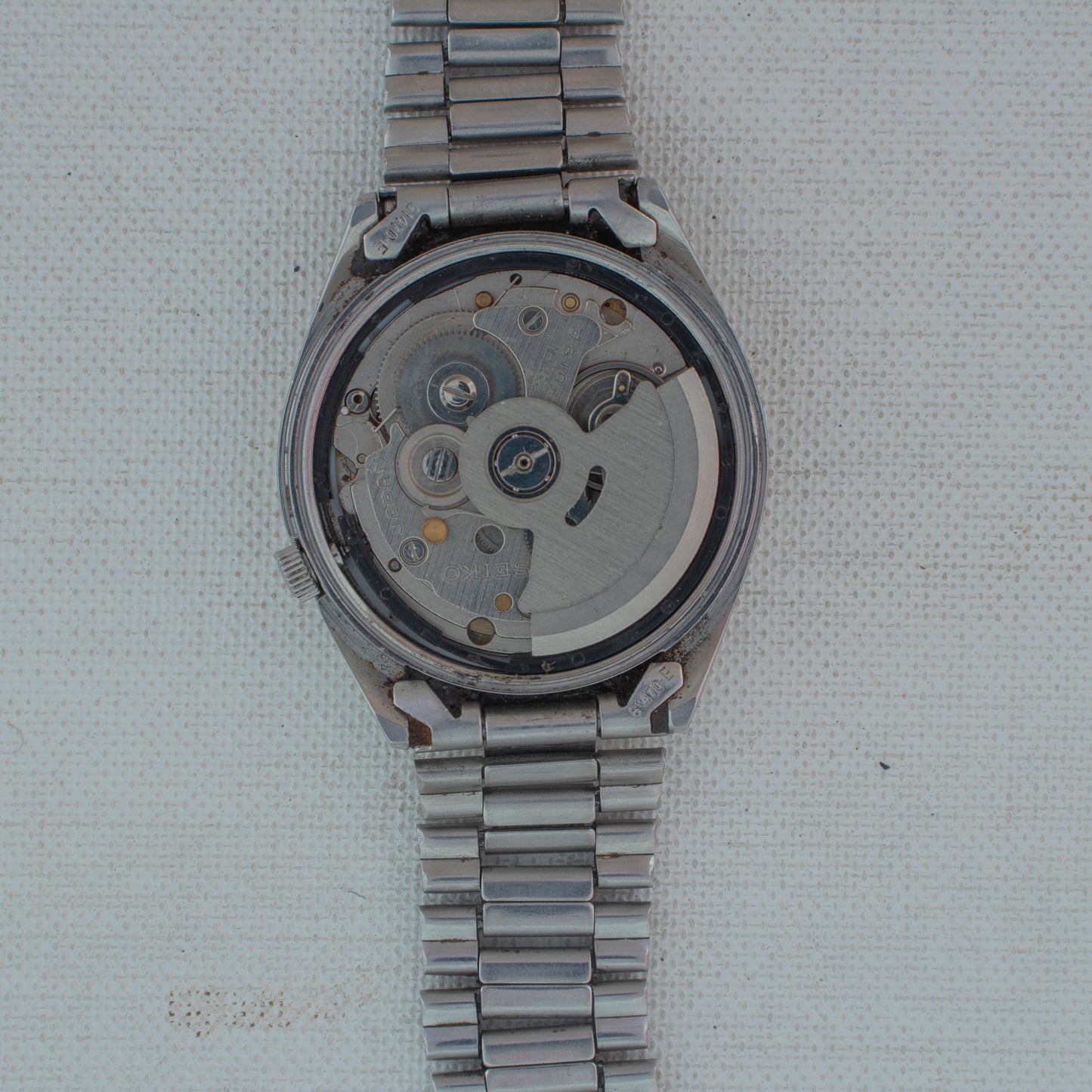 Vintage Seiko 5 Automatic Watch 7019-8180 Textured White Dial Arabic English Day