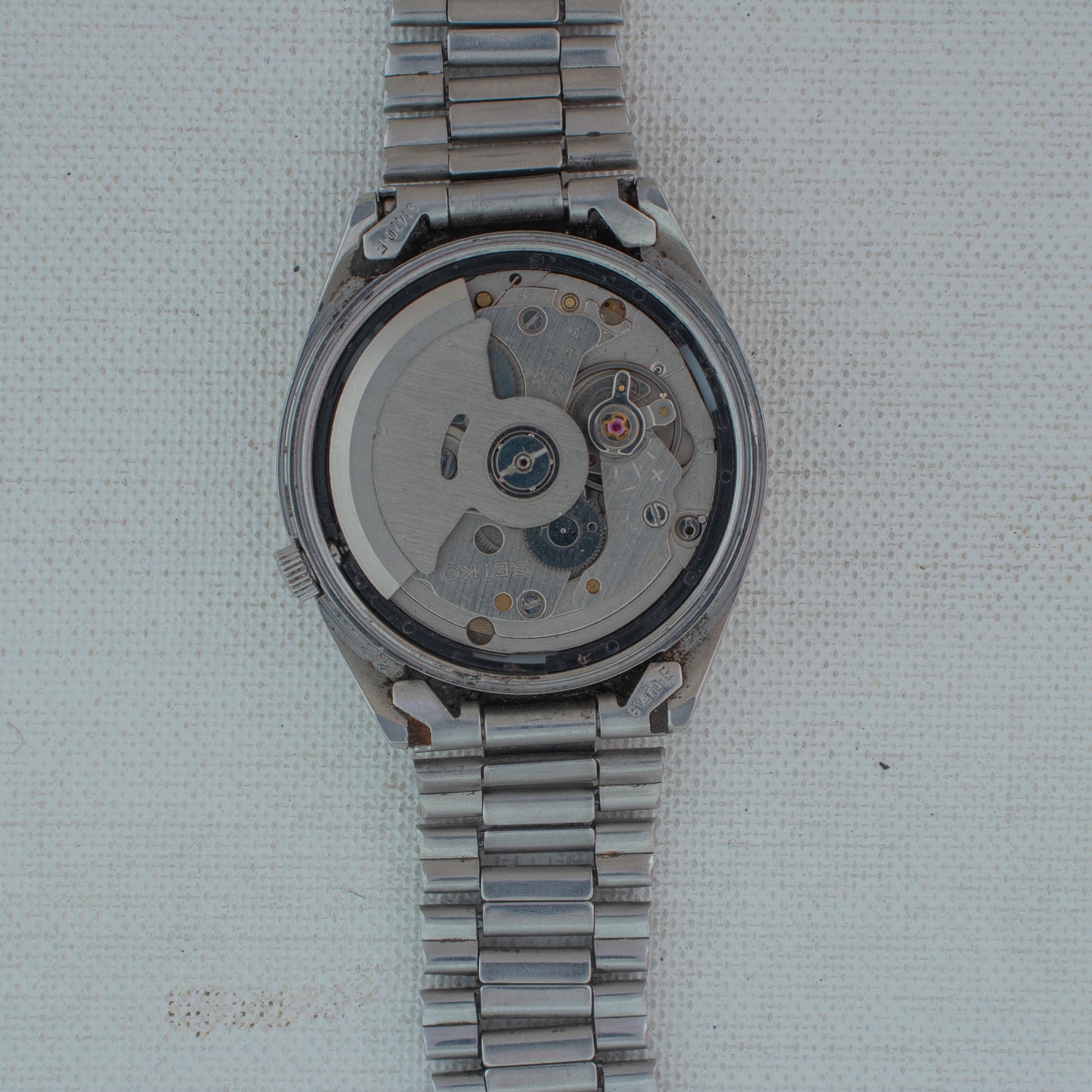 Vintage Seiko 5 Automatic Watch 7019-8180 Textured White Dial Arabic English Day