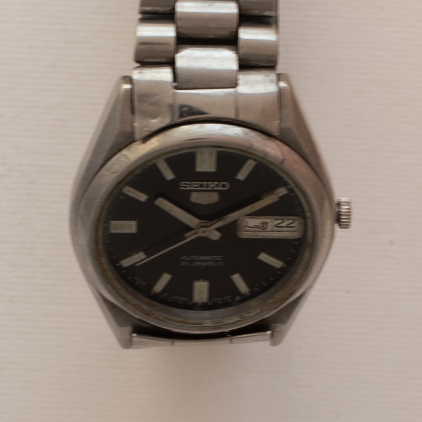 Vintage Seiko 5 Automatic Watch 7S26-1590 English/Arabic Day, Black Dial Silver Accents