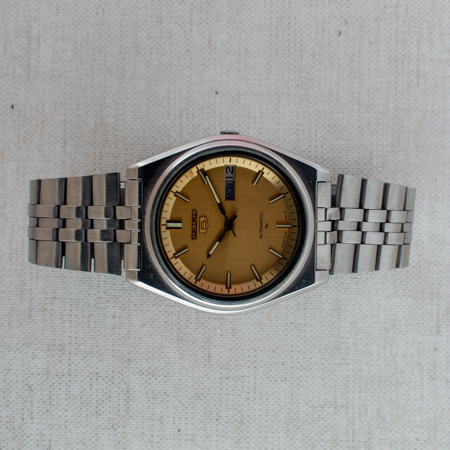 Vintage Seiko 5 Automatic Watch Gold Sunburst Dial 7009-206K English/Arabic Day