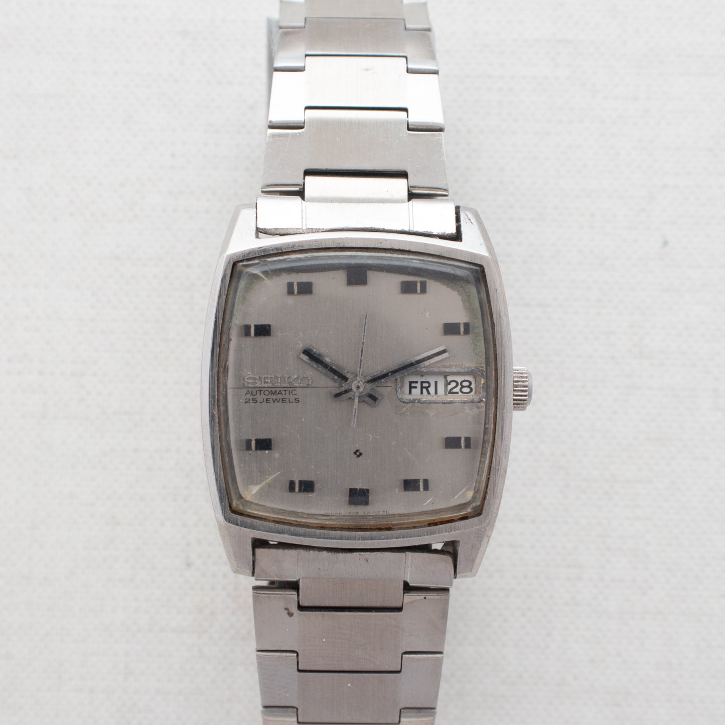 Vintage Seiko Automatic 5606-5000 Silver Dial Classic Cushion TV Case 1970 Watch