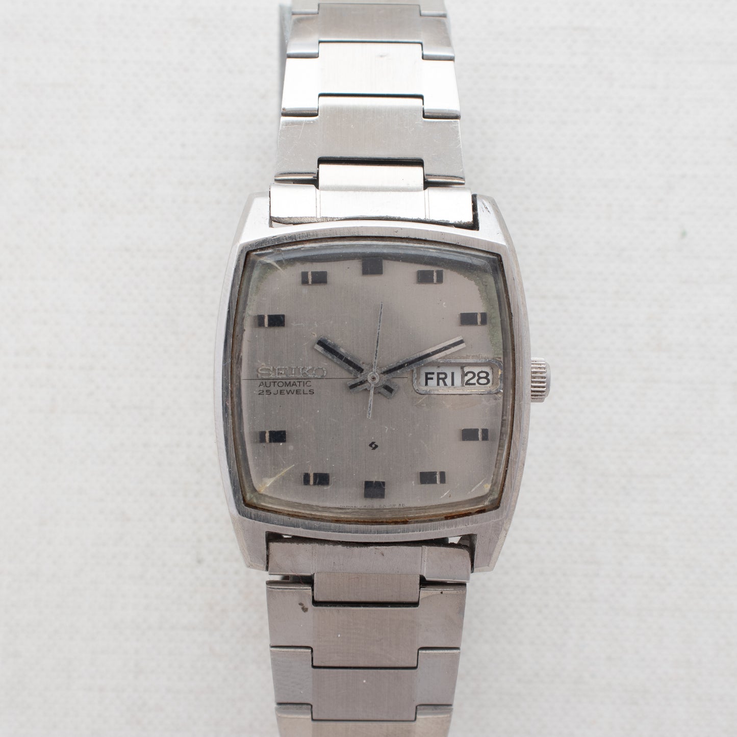 Vintage Seiko Automatic 5606-5000 Silver Dial Classic Cushion TV Case 1970 Watch