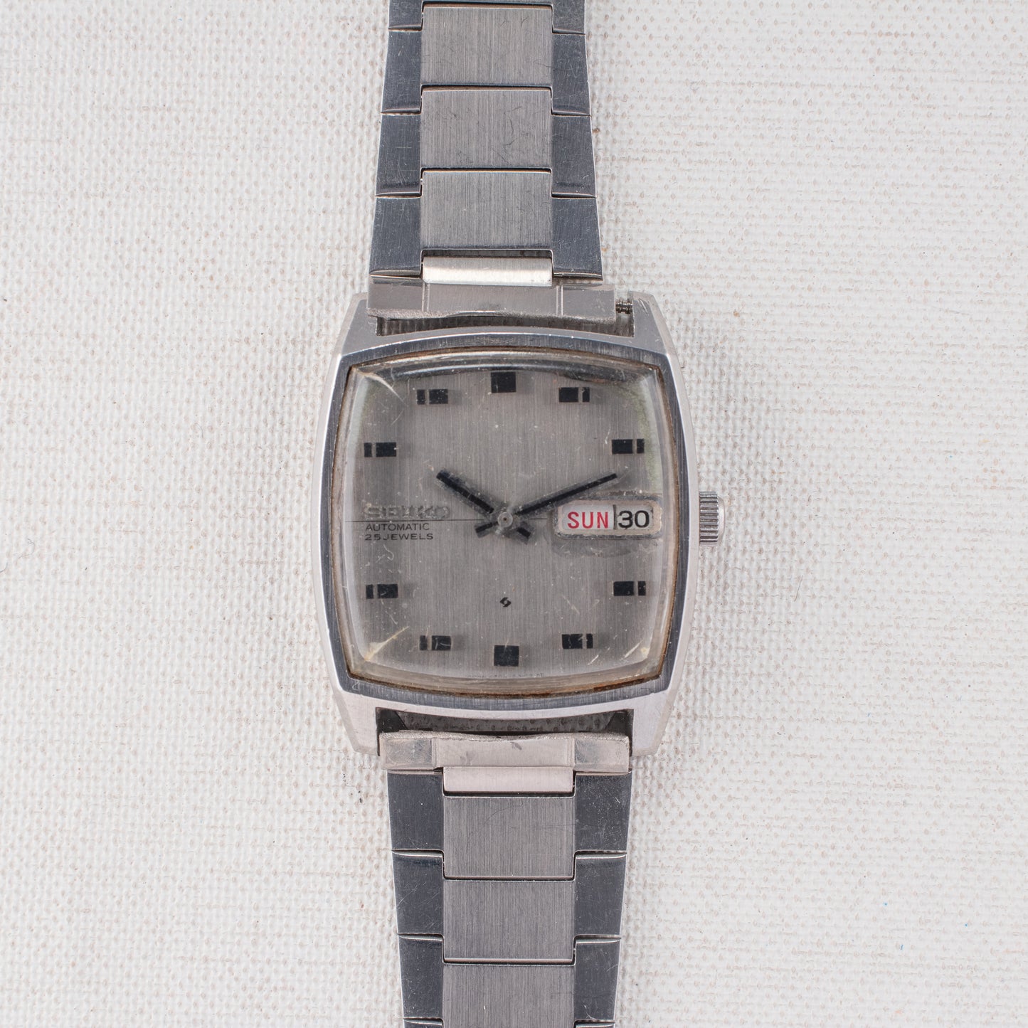 Vintage Seiko Automatic 5606-5000 Silver Dial Classic Cushion TV Case 1970 Watch