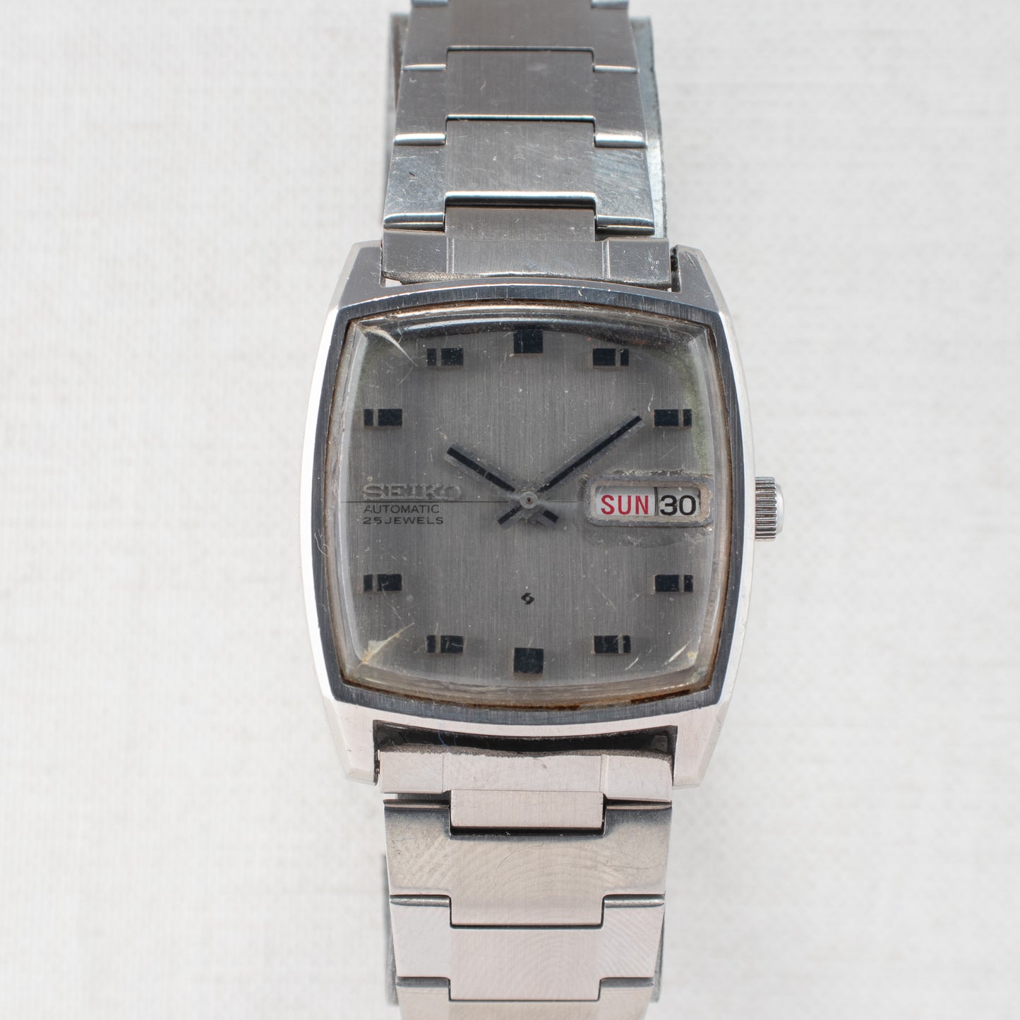 Vintage Seiko Automatic 5606-5000 Silver Dial Classic Cushion TV Case 1970 Watch