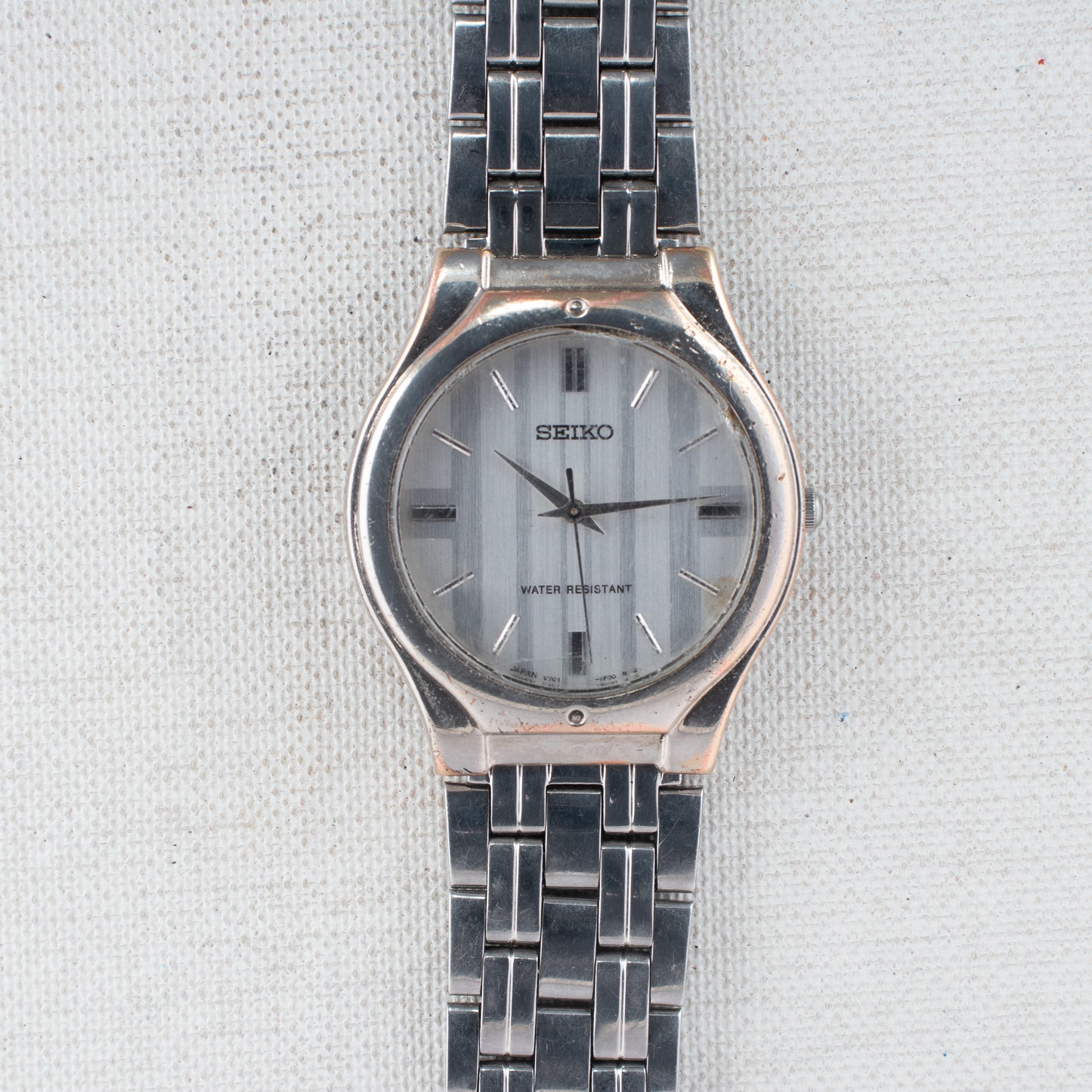 Vintage Seiko Quartz Dress Watch V701-2K30 Silver Striped Dial Stainless Steel