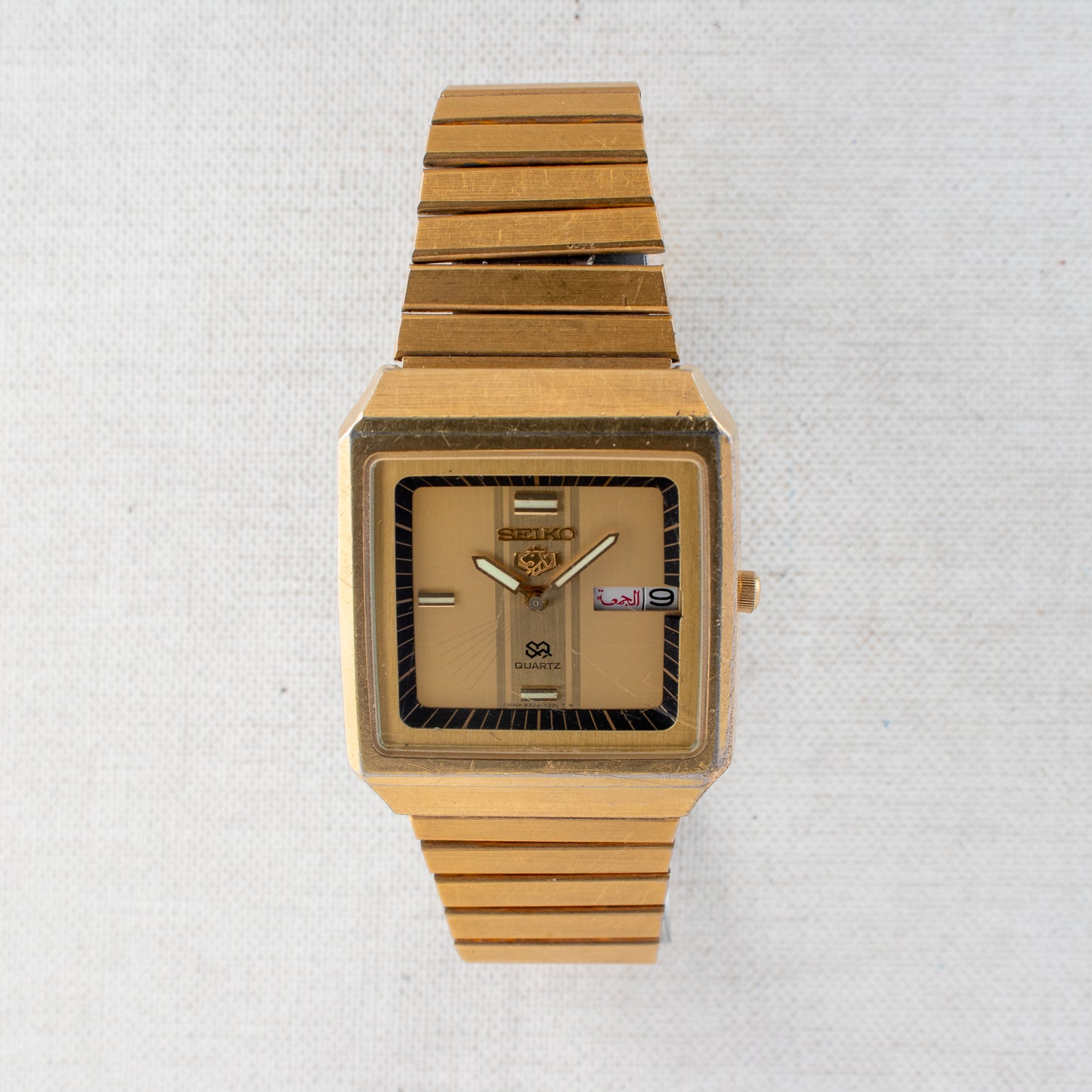 Vintage Seiko Quartz Gold Tone Square Men Watch 8223-5260 Day/Date Texture Dial
