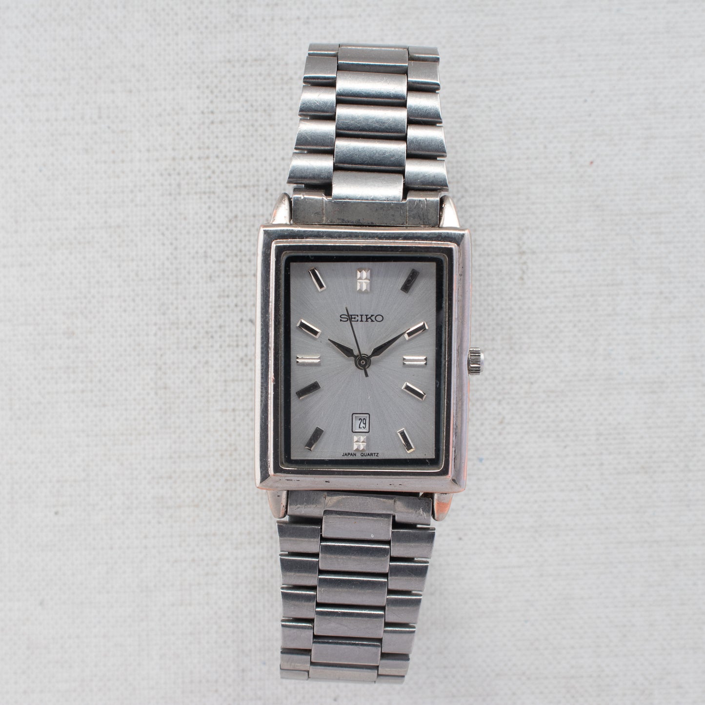 Vintage Seiko Quartz Rectangular Men's Watch 7N01-0EA0 Silver Dial With Date