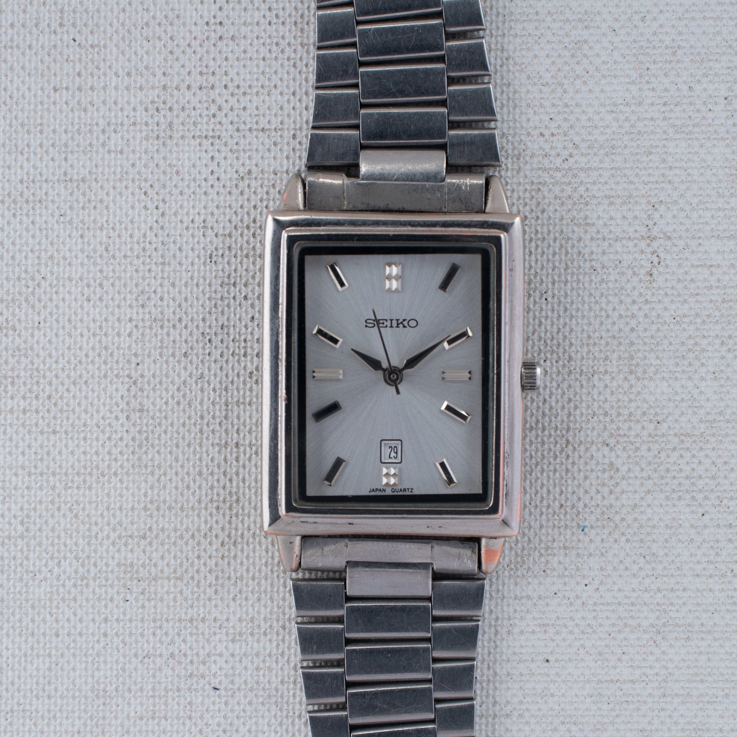 Vintage Seiko Quartz Rectangular Men's Watch 7N01-0EA0 Silver Dial With Date