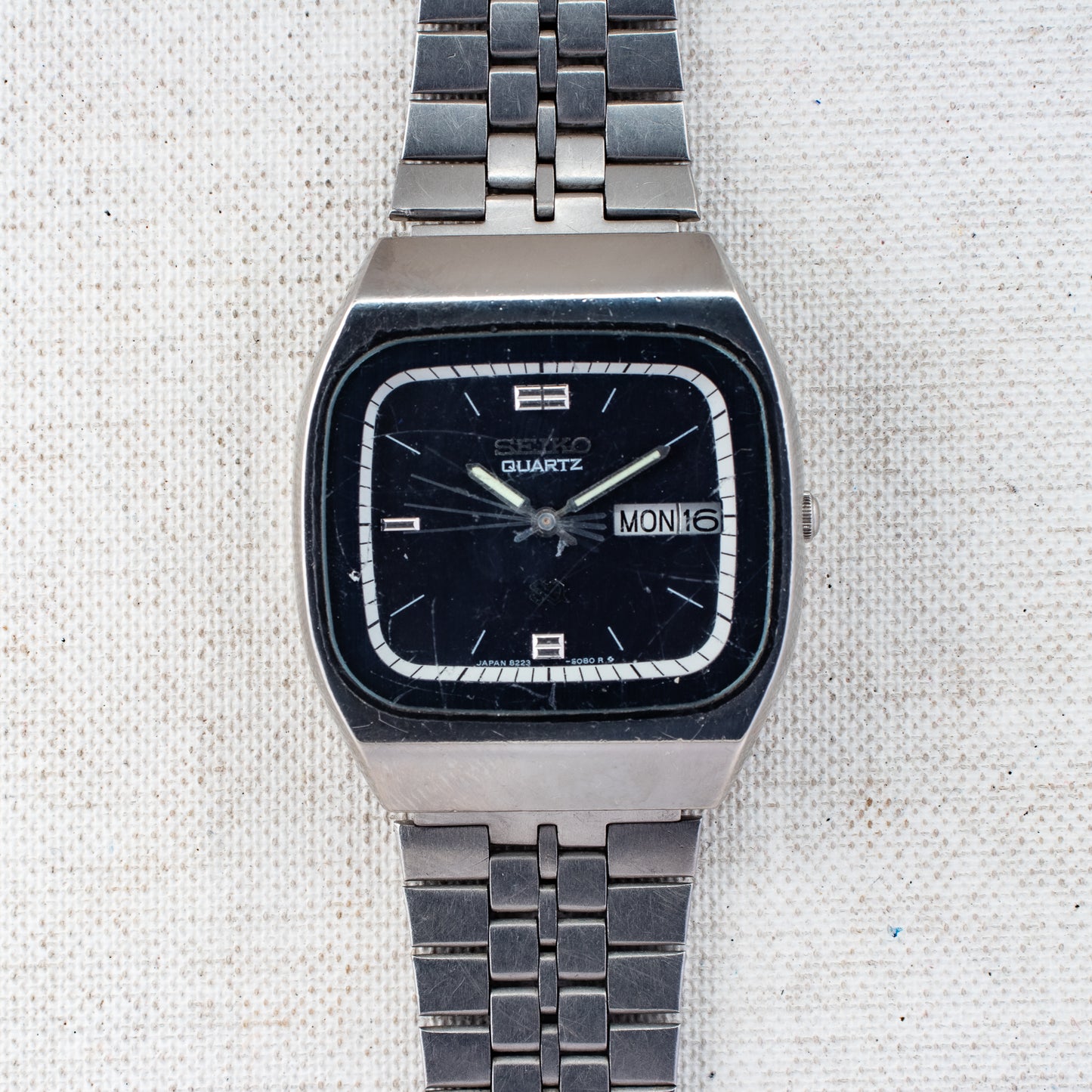 Vintage Seiko SQ Quartz 8223-508A Dark Blue Dial White Accent TV Case Watch